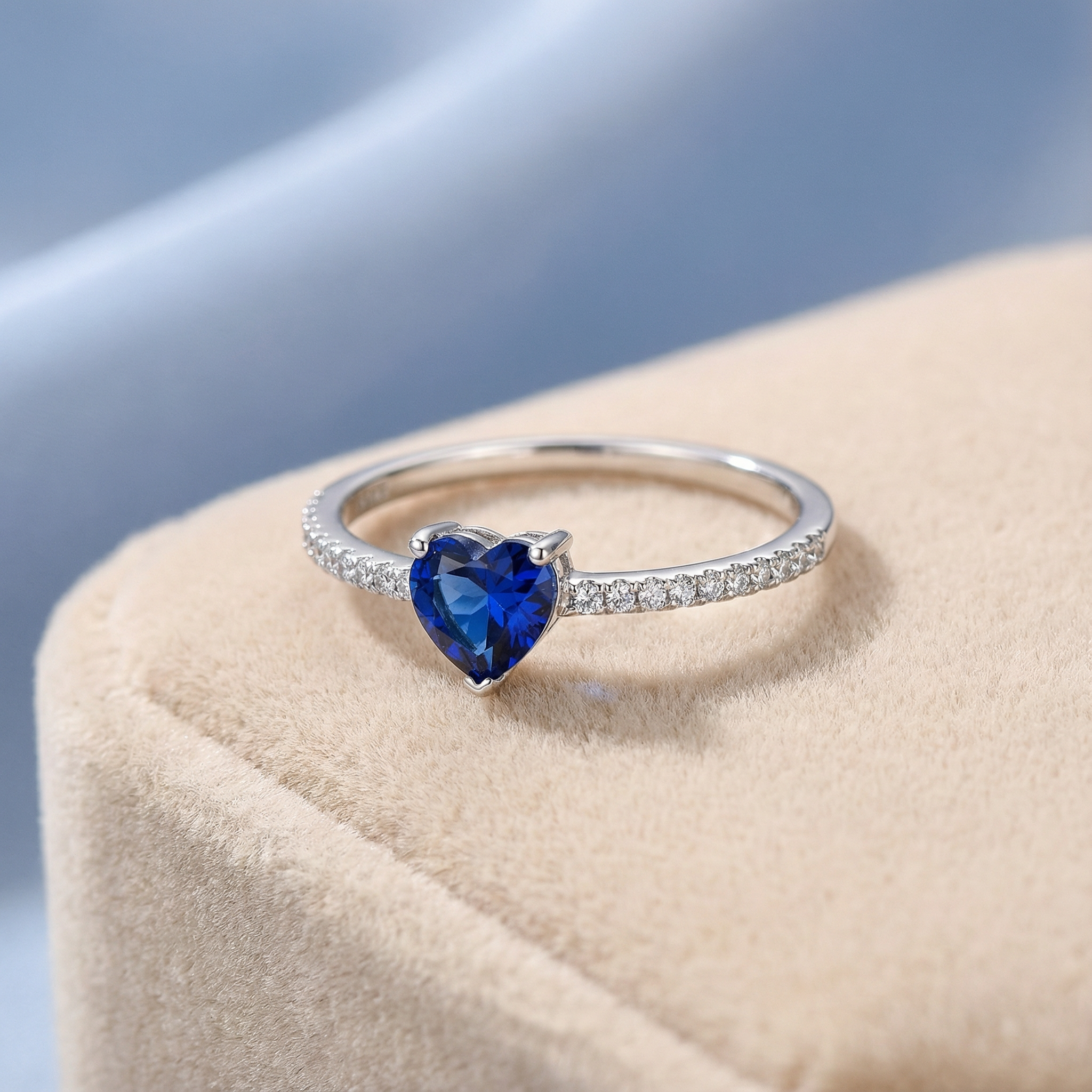 Anillo Corazón Zafiro